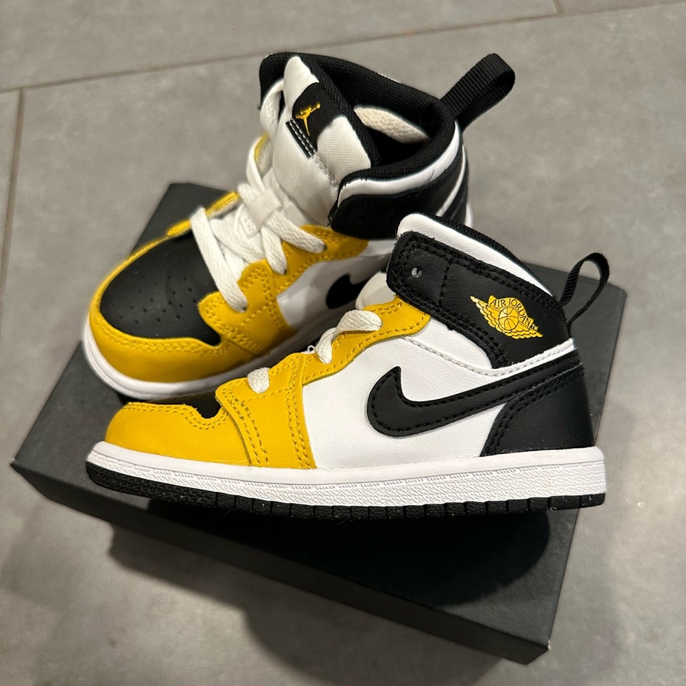 Jordan 1 Mid Yellow Orche